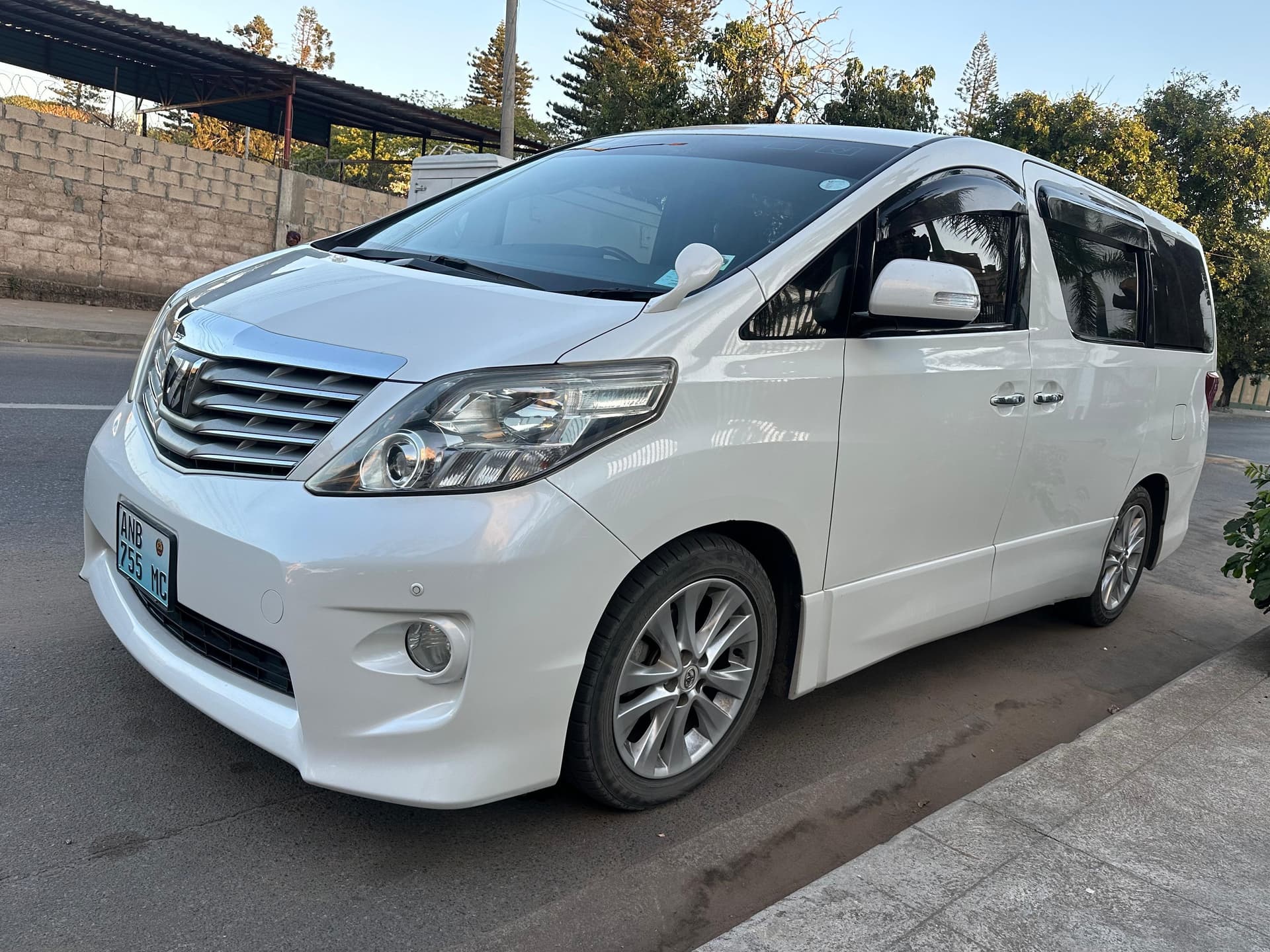Toyota Alphard for Maputo to Tofo transfer - Romeo Transfers